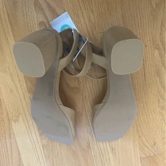 Women's Lauren Heels - Universal Thread - Picture 7 of 7